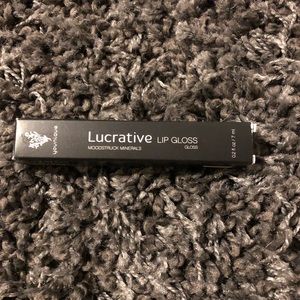 Younique Makeup - Younique lip gloss Younique Makeup - Younique lip gloss